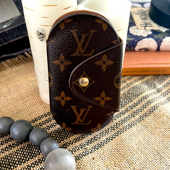 Louis Vuitton Handbags - Louis Vuitton Monogram Multicles Ron 6 Ring Key Case very rare